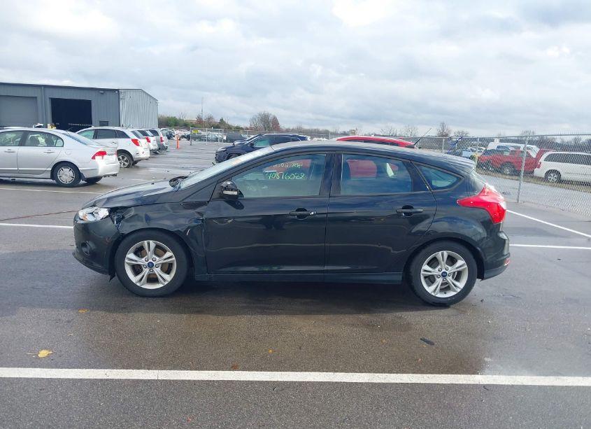 Photo 14 of 2014 Ford Focus SE (VIN 1FADP3K21EL404692)