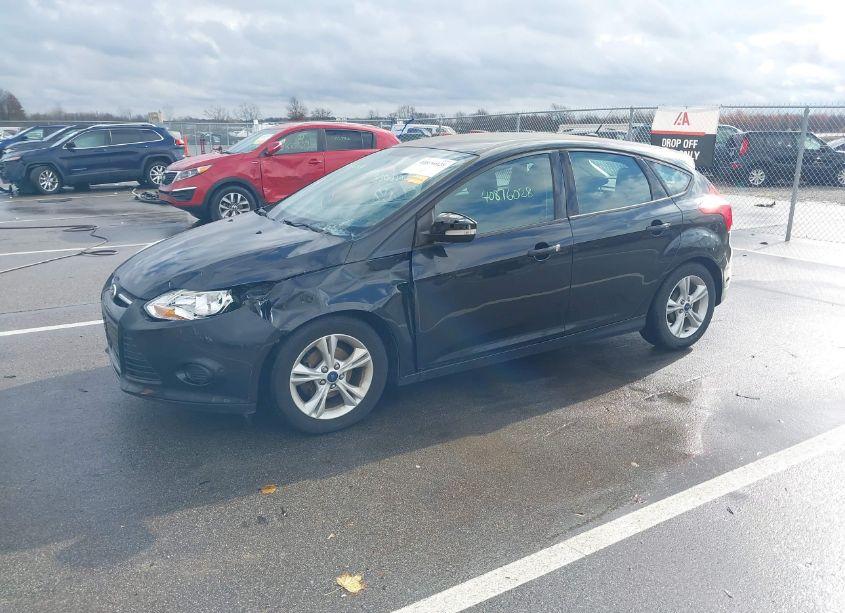 Photo 2 of 2014 Ford Focus SE (VIN 1FADP3K21EL404692)