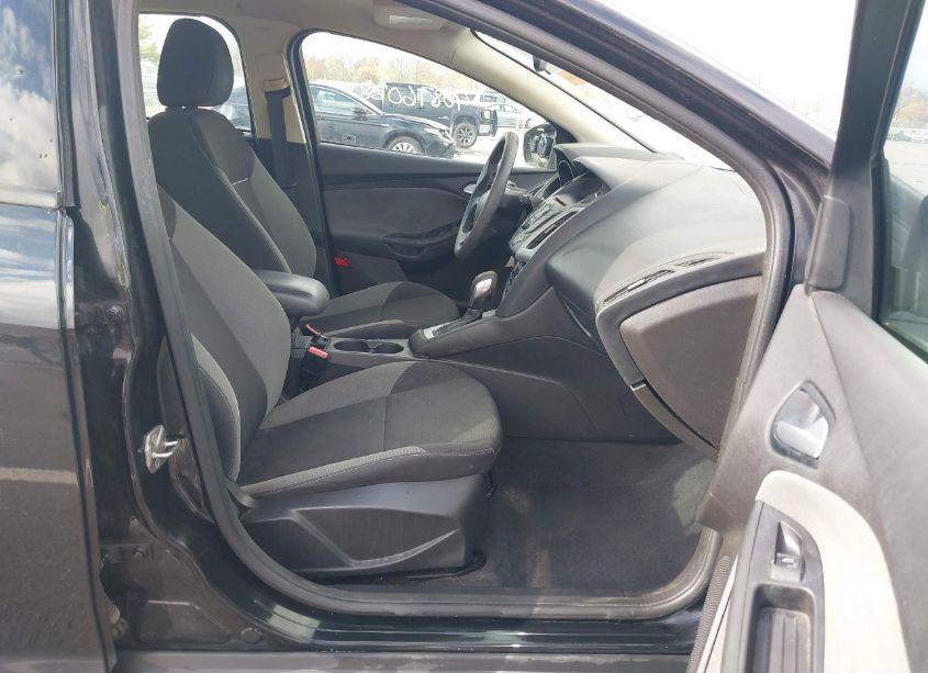 Photo 5 of 2014 Ford Focus SE (VIN 1FADP3K21EL404692)