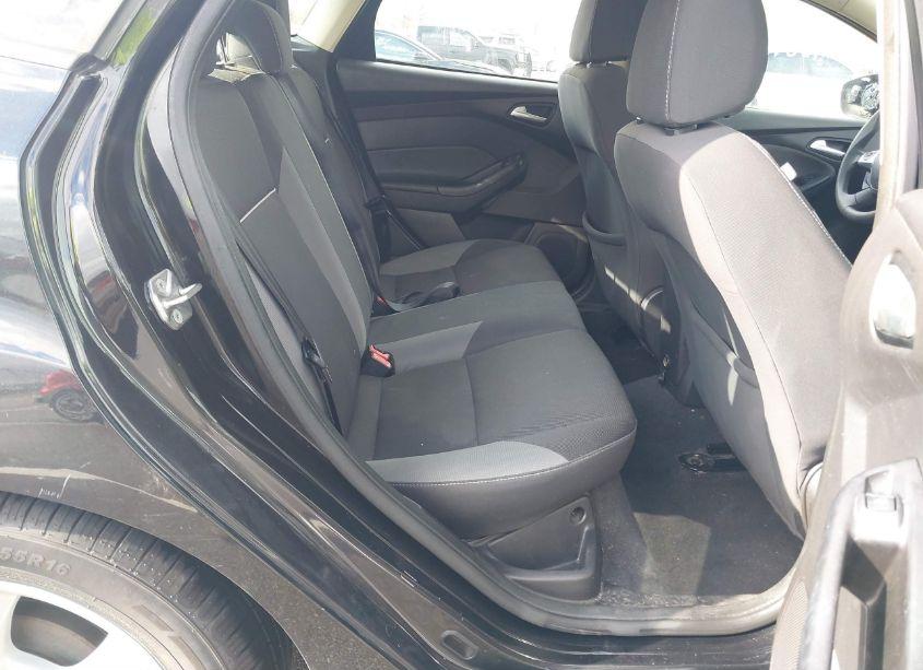 Photo 8 of 2014 Ford Focus SE (VIN 1FADP3K21EL404692)