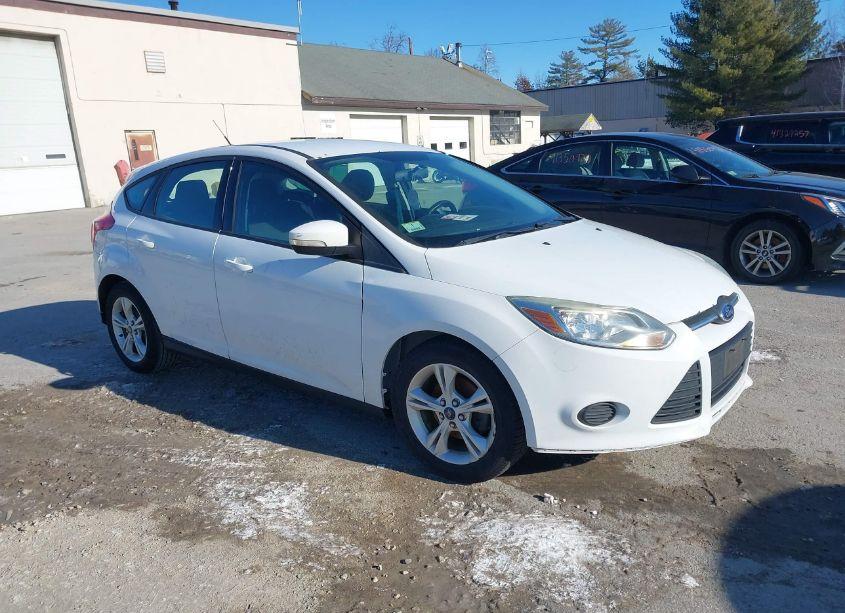 2014 Ford Focus SE (VIN 1FADP3K21EL414476) main photo