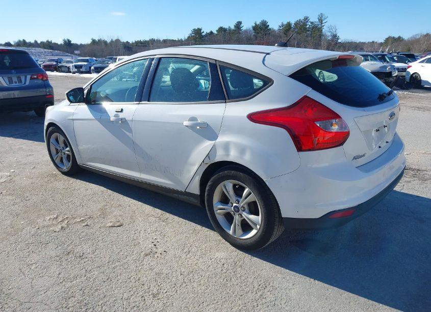 Photo 3 of 2014 Ford Focus SE (VIN 1FADP3K21EL414476)
