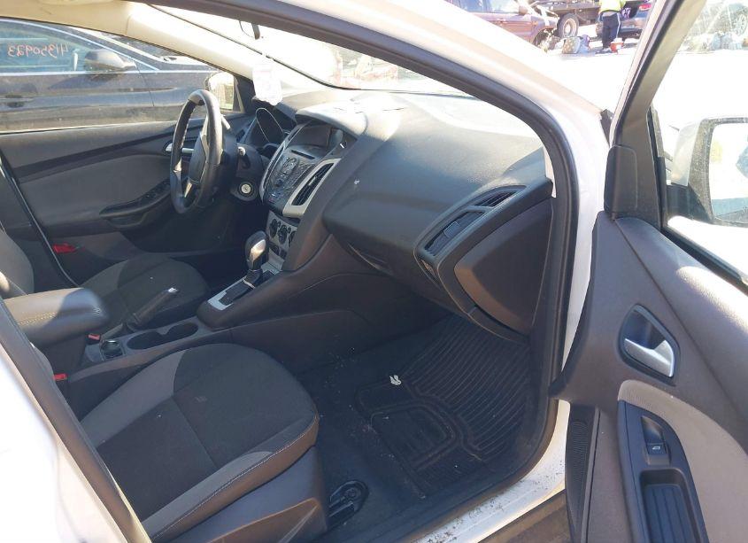 Photo 5 of 2014 Ford Focus SE (VIN 1FADP3K21EL414476)