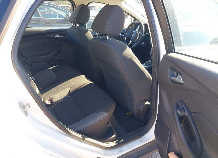 Photo 8 of 2014 Ford Focus SE (VIN 1FADP3K21EL414476)