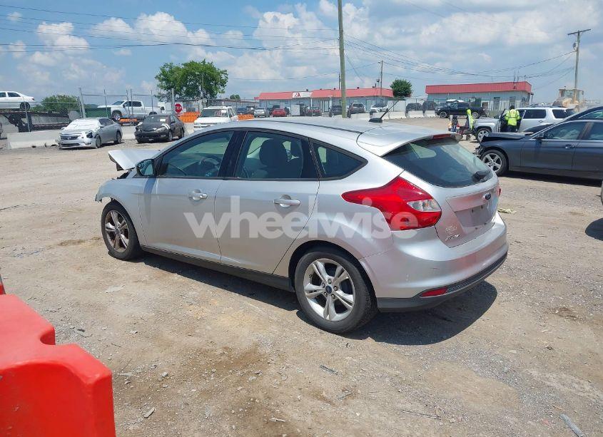 Photo 3 of 2014 Ford Focus SE (VIN 1FADP3K21EL447588)