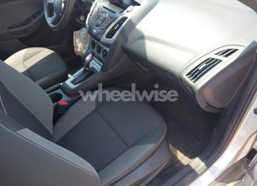 Photo 5 of 2014 Ford Focus SE (VIN 1FADP3K21EL447588)