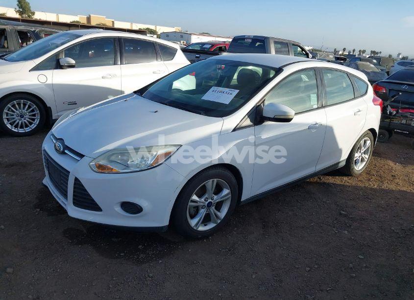 Photo 2 of 2014 Ford Focus SE (VIN 1FADP3K21EL455917)