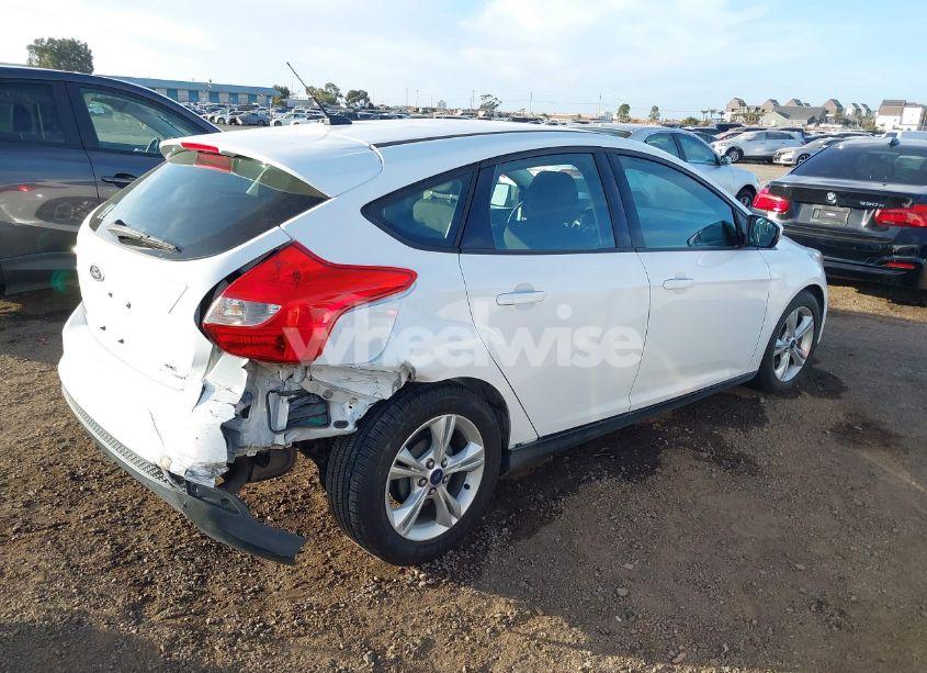 Photo 4 of 2014 Ford Focus SE (VIN 1FADP3K21EL455917)