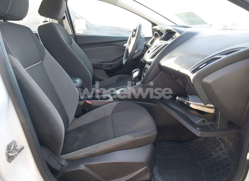 Photo 5 of 2014 Ford Focus SE (VIN 1FADP3K21EL455917)
