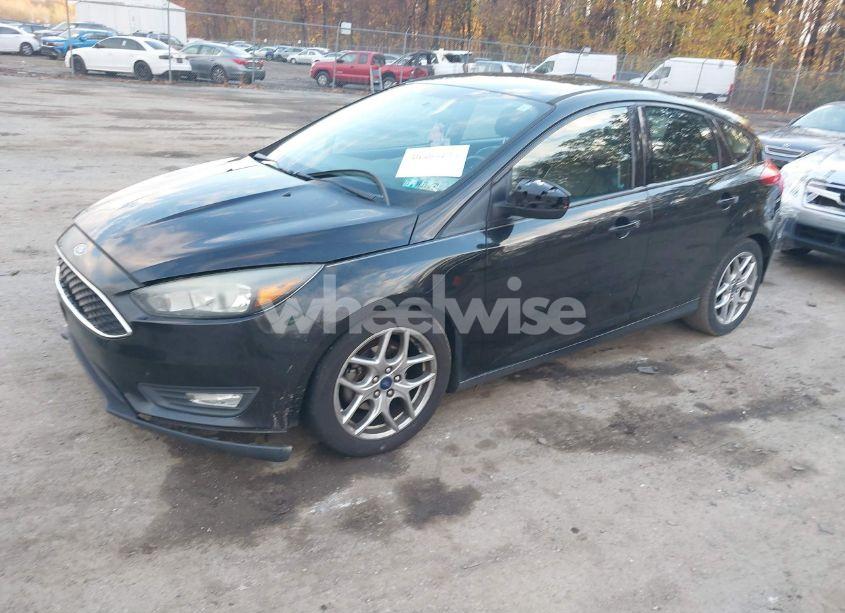 Photo 2 of 2015 Ford Focus SE (VIN 1FADP3K21FL213775)