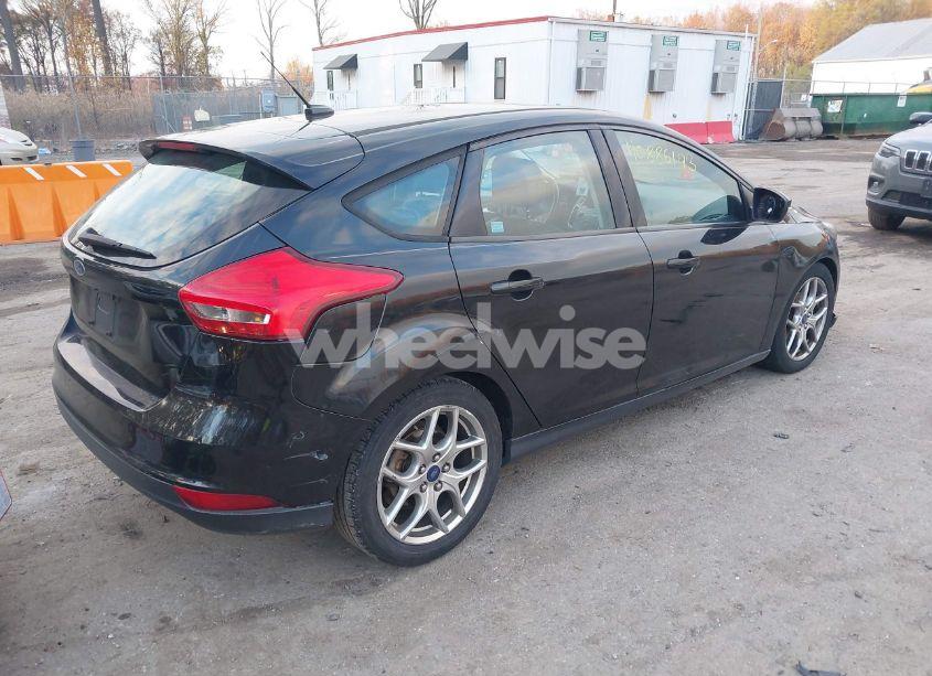 Photo 4 of 2015 Ford Focus SE (VIN 1FADP3K21FL213775)