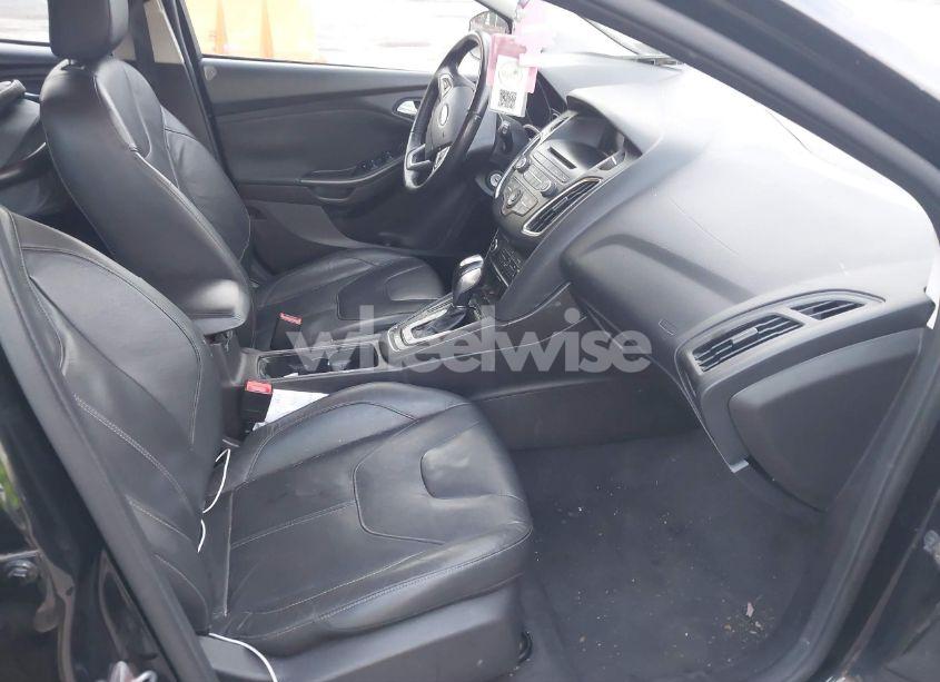 Photo 5 of 2015 Ford Focus SE (VIN 1FADP3K21FL213775)