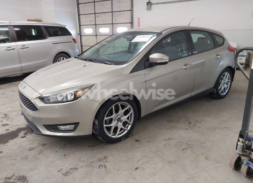 Photo 2 of 2015 Ford Focus SE (VIN 1FADP3K21FL224467)