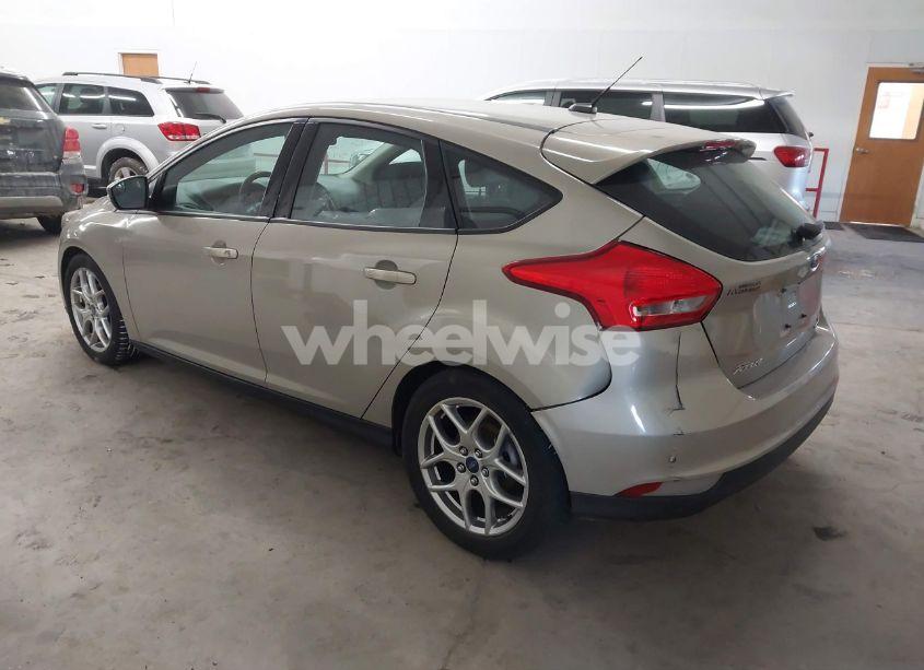 Photo 3 of 2015 Ford Focus SE (VIN 1FADP3K21FL224467)