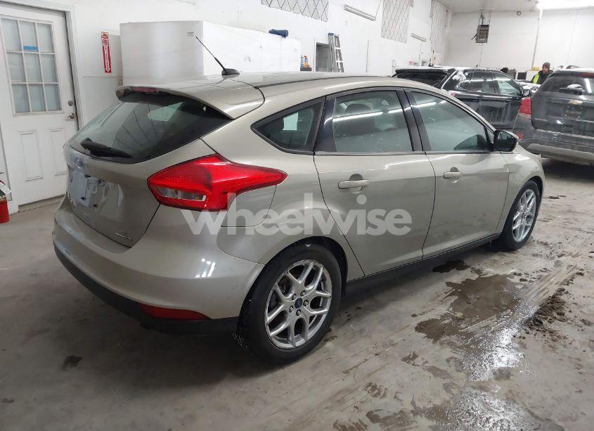 Photo 4 of 2015 Ford Focus SE (VIN 1FADP3K21FL224467)