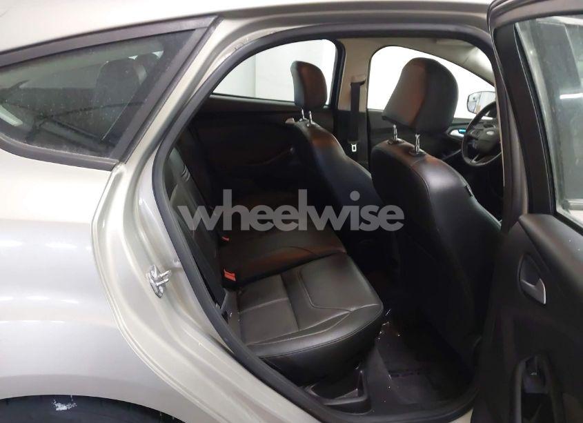 Photo 8 of 2015 Ford Focus SE (VIN 1FADP3K21FL224467)