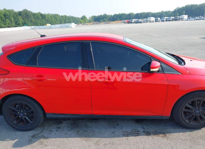 Photo 13 of 2015 Ford Focus SE (VIN 1FADP3K21FL224520)