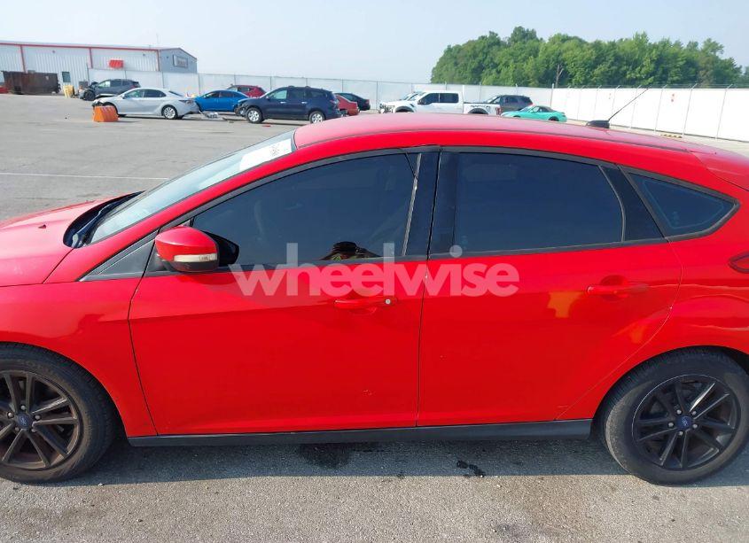 Photo 14 of 2015 Ford Focus SE (VIN 1FADP3K21FL224520)
