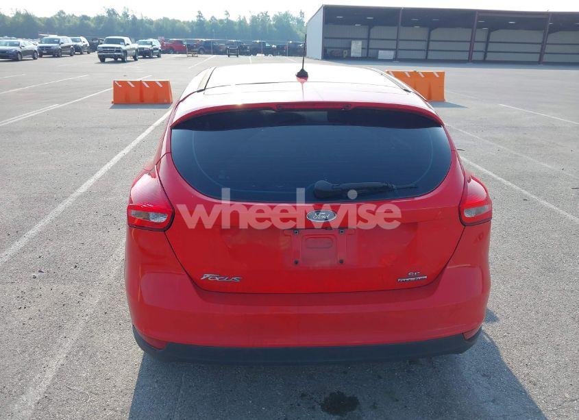 Photo 16 of 2015 Ford Focus SE (VIN 1FADP3K21FL224520)