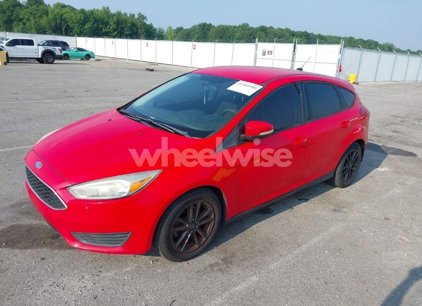 Photo 2 of 2015 Ford Focus SE (VIN 1FADP3K21FL224520)