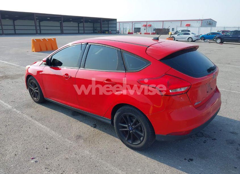 Photo 3 of 2015 Ford Focus SE (VIN 1FADP3K21FL224520)