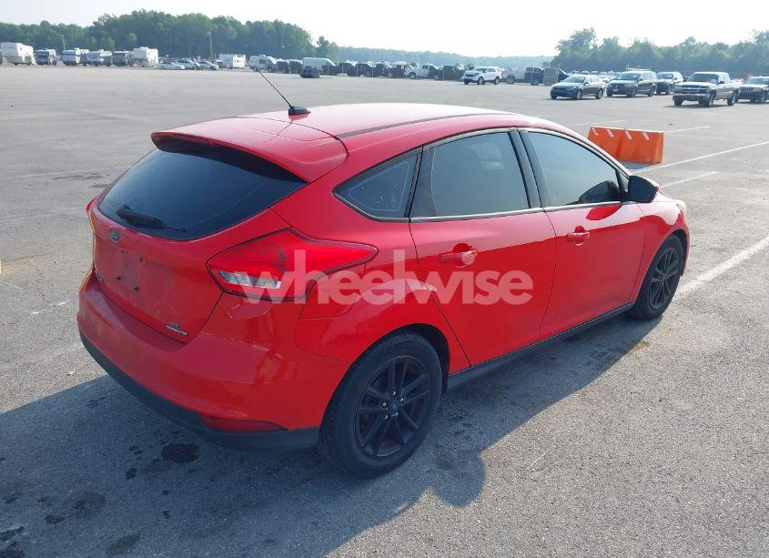 Photo 4 of 2015 Ford Focus SE (VIN 1FADP3K21FL224520)