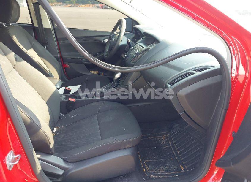 Photo 5 of 2015 Ford Focus SE (VIN 1FADP3K21FL224520)