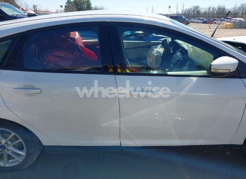 Photo 13 of 2015 Ford Focus SE (VIN 1FADP3K21FL235534)
