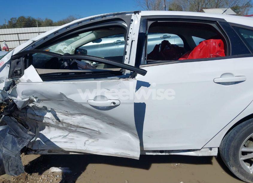 Photo 14 of 2015 Ford Focus SE (VIN 1FADP3K21FL235534)