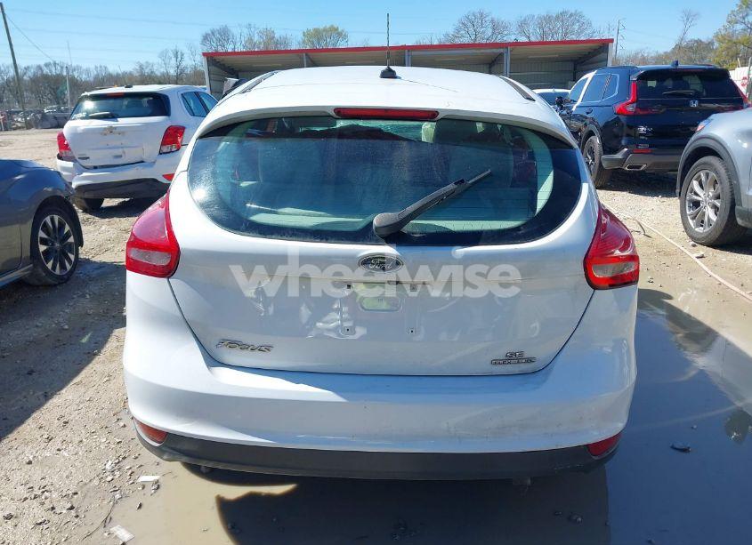 Photo 16 of 2015 Ford Focus SE (VIN 1FADP3K21FL235534)