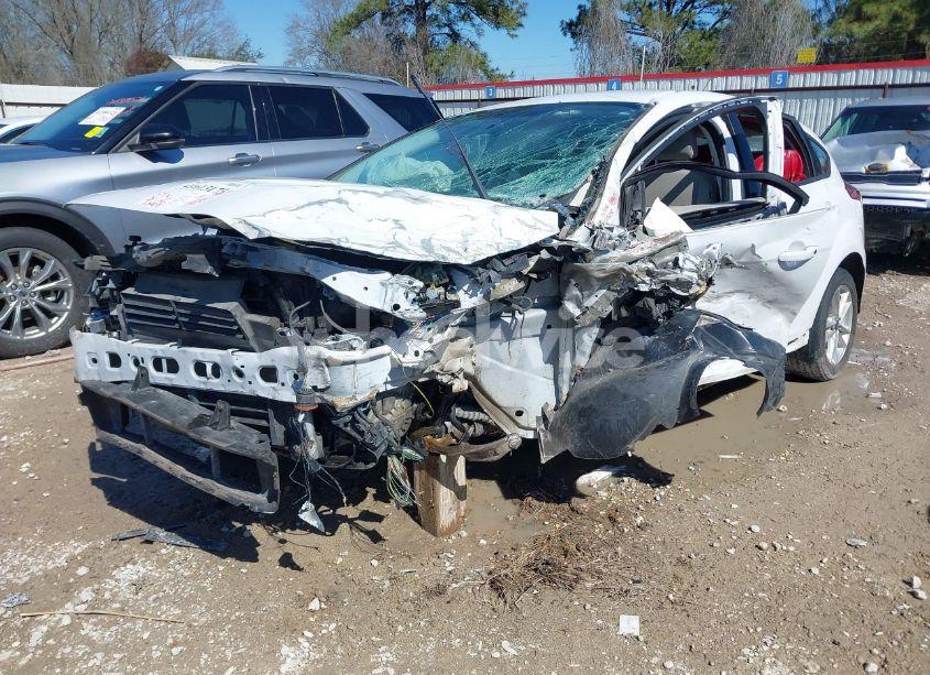 Photo 2 of 2015 Ford Focus SE (VIN 1FADP3K21FL235534)