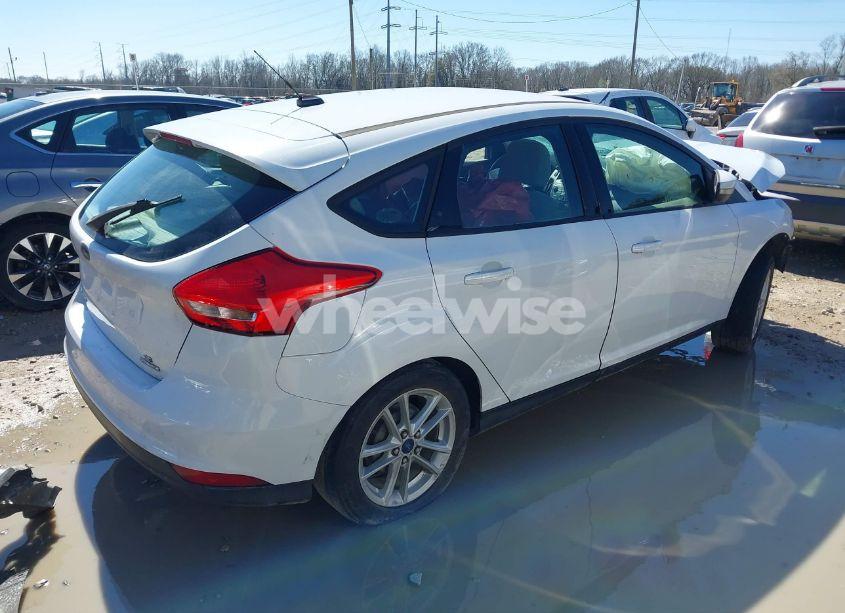 Photo 4 of 2015 Ford Focus SE (VIN 1FADP3K21FL235534)