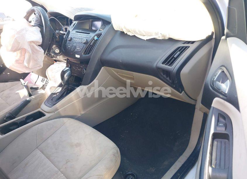 Photo 5 of 2015 Ford Focus SE (VIN 1FADP3K21FL235534)