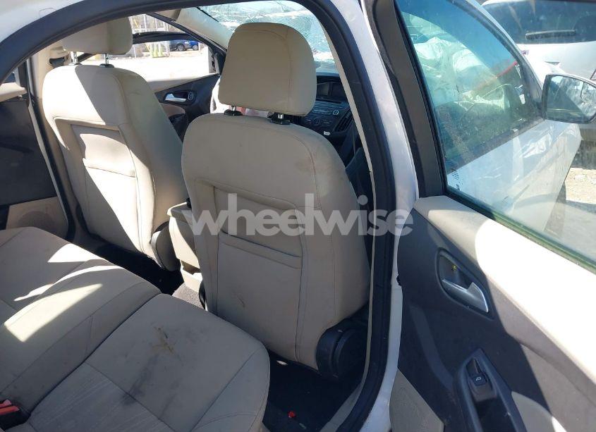 Photo 8 of 2015 Ford Focus SE (VIN 1FADP3K21FL235534)