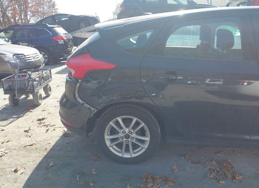 Photo 14 of 2015 Ford Focus SE (VIN 1FADP3K21FL292817)