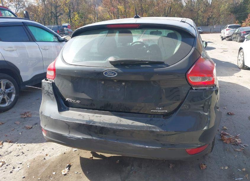 Photo 15 of 2015 Ford Focus SE (VIN 1FADP3K21FL292817)