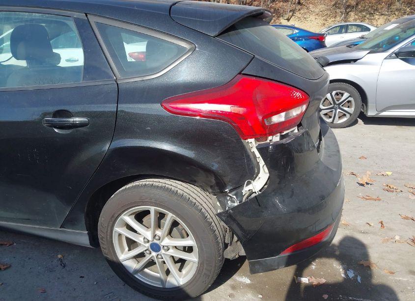 Photo 16 of 2015 Ford Focus SE (VIN 1FADP3K21FL292817)