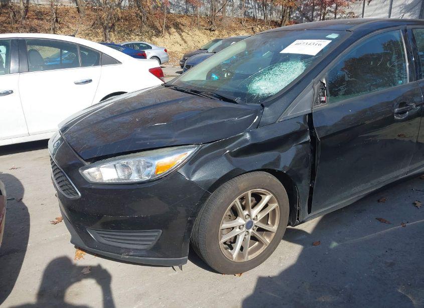 Photo 17 of 2015 Ford Focus SE (VIN 1FADP3K21FL292817)