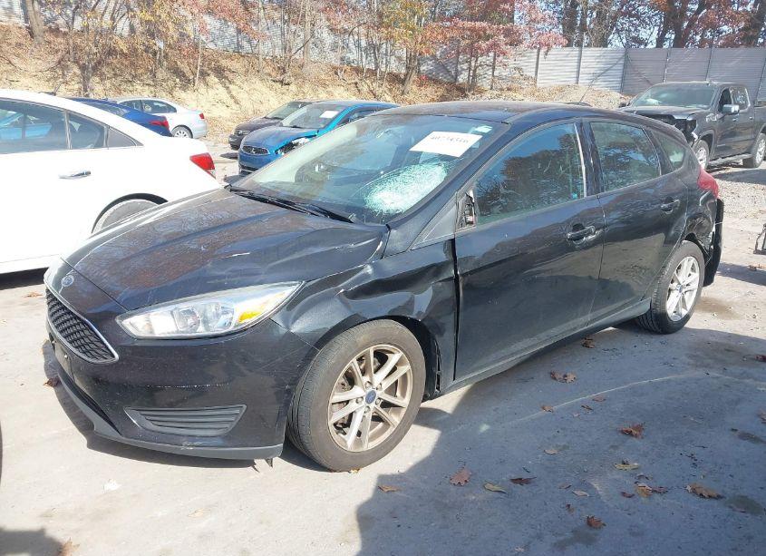 Photo 2 of 2015 Ford Focus SE (VIN 1FADP3K21FL292817)