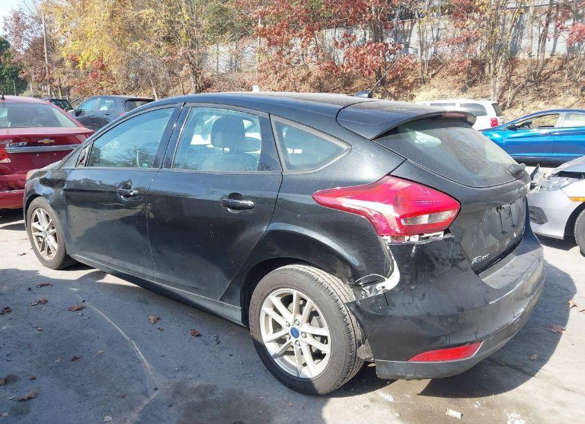 Photo 3 of 2015 Ford Focus SE (VIN 1FADP3K21FL292817)