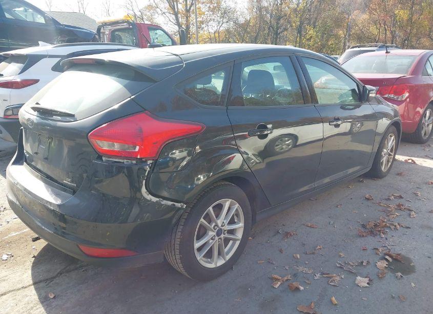 Photo 4 of 2015 Ford Focus SE (VIN 1FADP3K21FL292817)