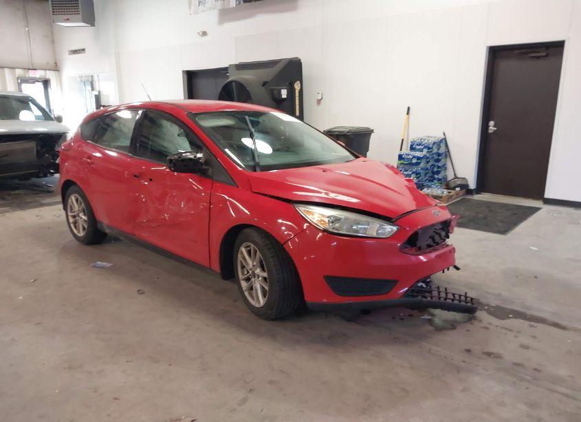 2015 Ford Focus SE (VIN 1FADP3K21FL296382) main photo