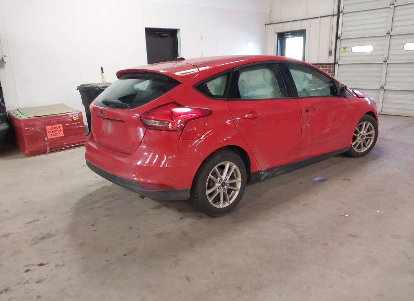 Photo 4 of 2015 Ford Focus SE (VIN 1FADP3K21FL296382)