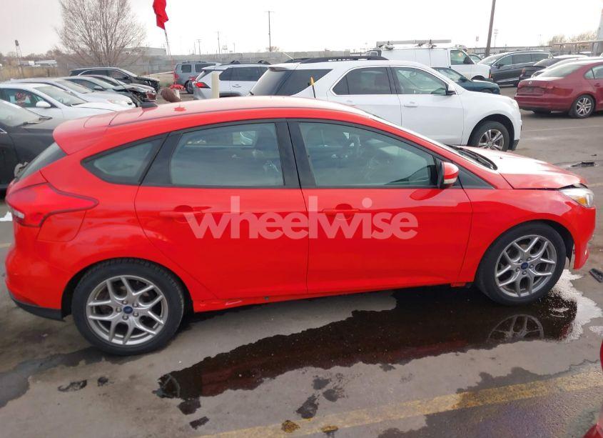 Photo 13 of 2015 Ford Focus SE (VIN 1FADP3K21FL297399)