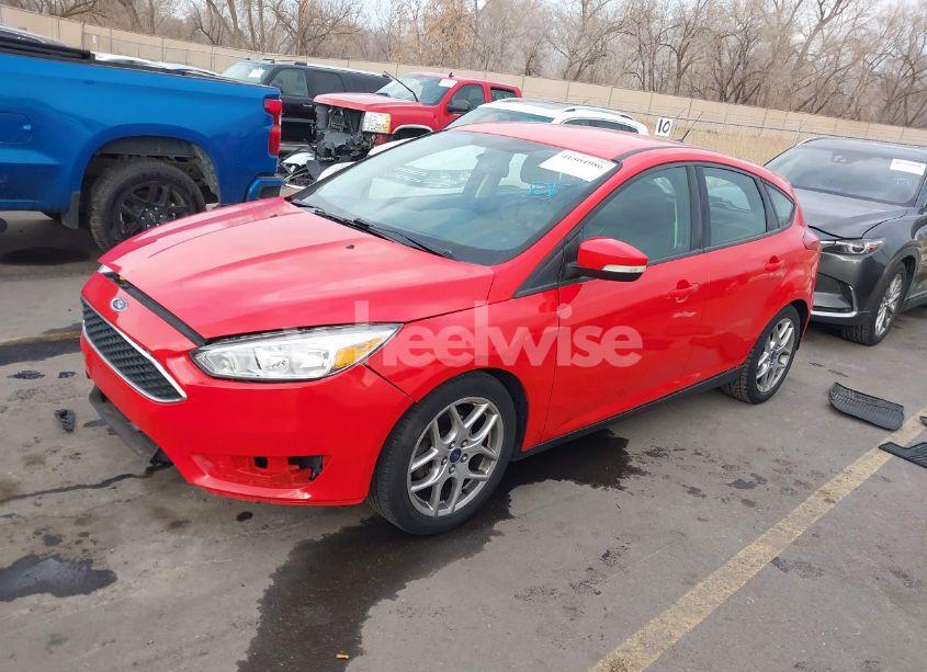 Photo 2 of 2015 Ford Focus SE (VIN 1FADP3K21FL297399)