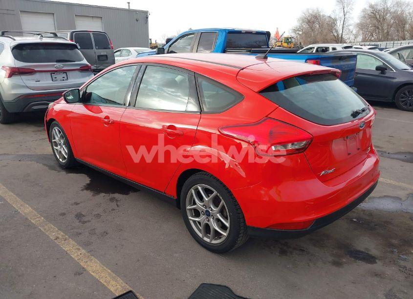 Photo 3 of 2015 Ford Focus SE (VIN 1FADP3K21FL297399)