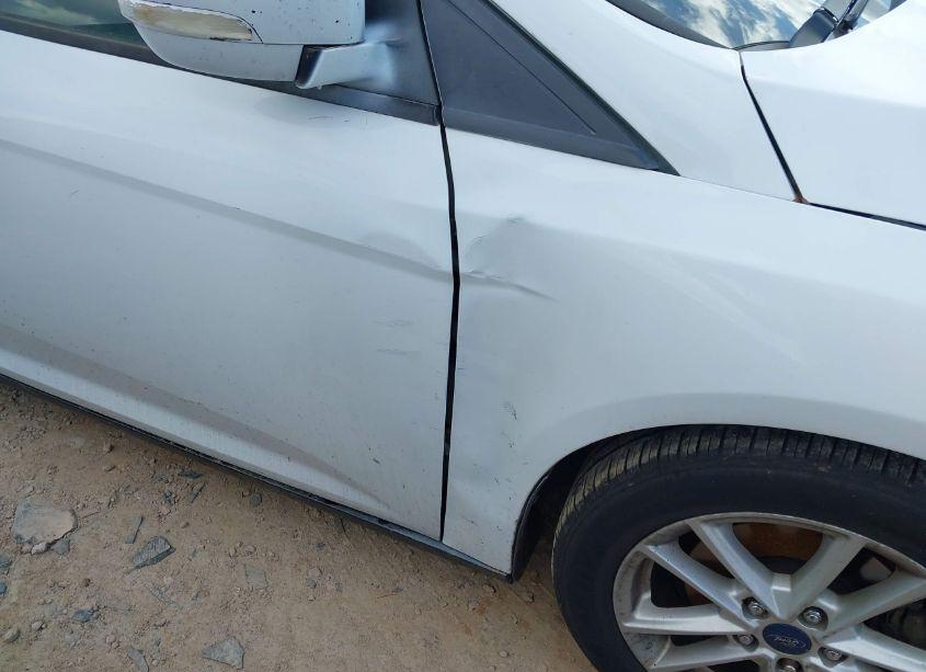 Photo 12 of 2015 Ford Focus SE (VIN 1FADP3K21FL311172)