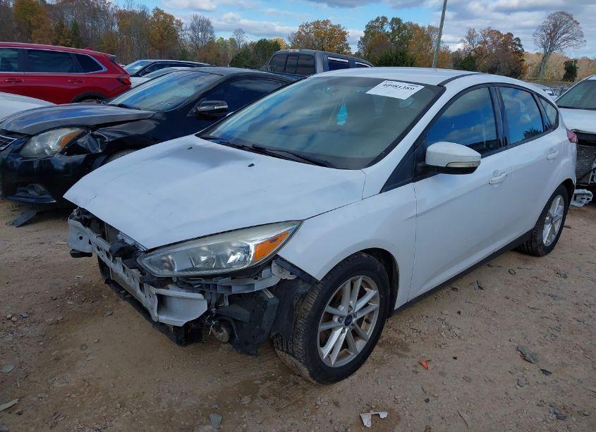 Photo 2 of 2015 Ford Focus SE (VIN 1FADP3K21FL311172)