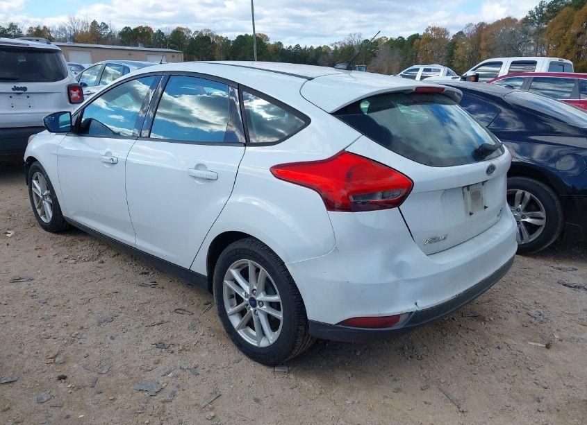 Photo 3 of 2015 Ford Focus SE (VIN 1FADP3K21FL311172)