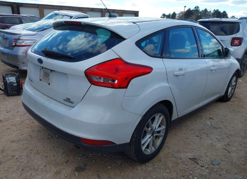 Photo 4 of 2015 Ford Focus SE (VIN 1FADP3K21FL311172)